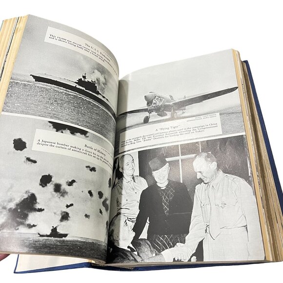 History Of World War II Armed Services Memorial Edition Hardcover Blue Gold 1940 - Picture 2 of 12
